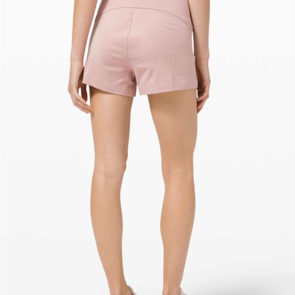 ✨ Lululemon LA Sweat Short Mink Berry size 6